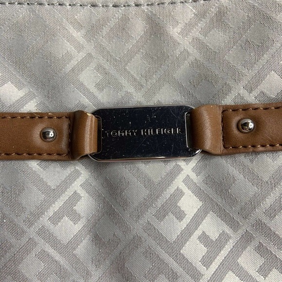 TOMMY HILFIGER Gray Handbag‎ Crossbody Purse - Picture 3 of 12